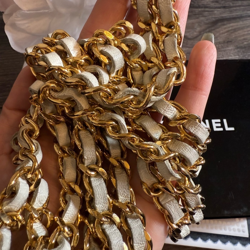 CHANEL Vintage White Leather Gold Chain Link CC Logo Necklace/Belt - Picture 9 of 13